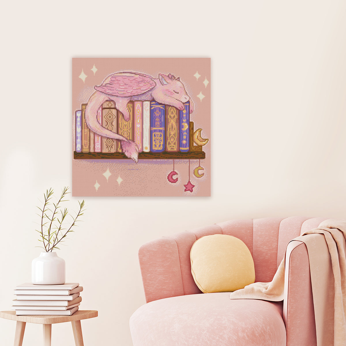 Niedliches Diamond Painting mit rosa Drachen und Büchern als zauberhafte Dekoration für alle Bücher- und Fantasy-Liebhaber