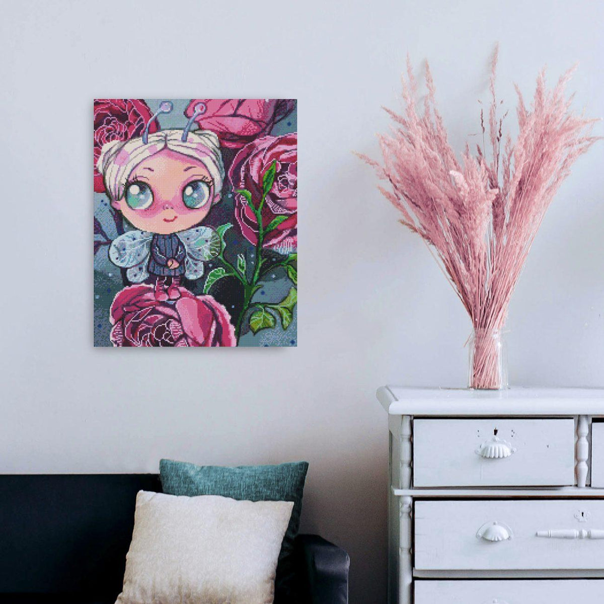 Diamond Painting Blumenfee mit rosa Rosen als zauberhafte Fantasy Wanddekoration für dein Zuhause