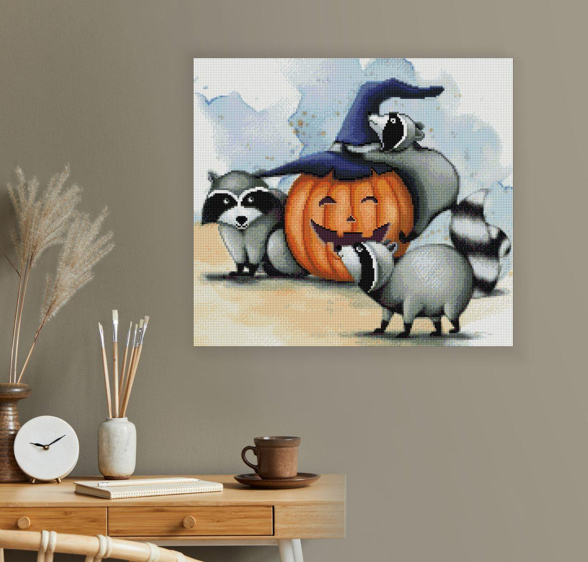 Diamond Painting Kürbis Motiv mit Waschbären als verspielte Herbstdekoration