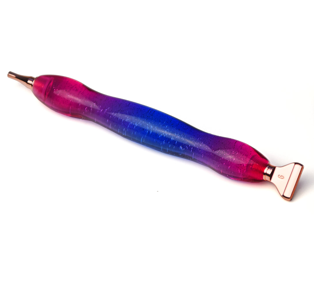 ergonomischer Diamond Painting Stift mit blau-pinken Muster