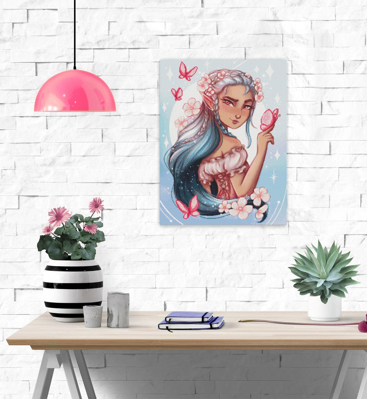 Märchenhaftes Diamond Painting mit Elfe und Schmetterlingen als romantische Fantasy Wanddekoration