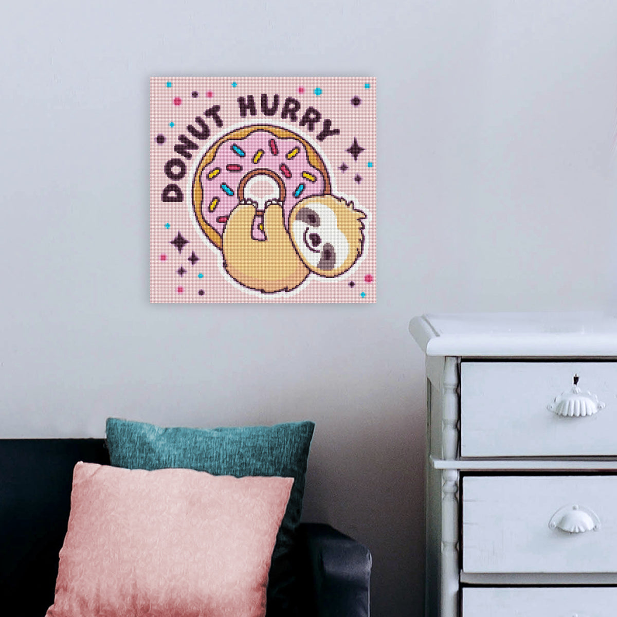 Diamond Painting niedliches Faultier mit Donut als verspielter Blickfang im Zuhause