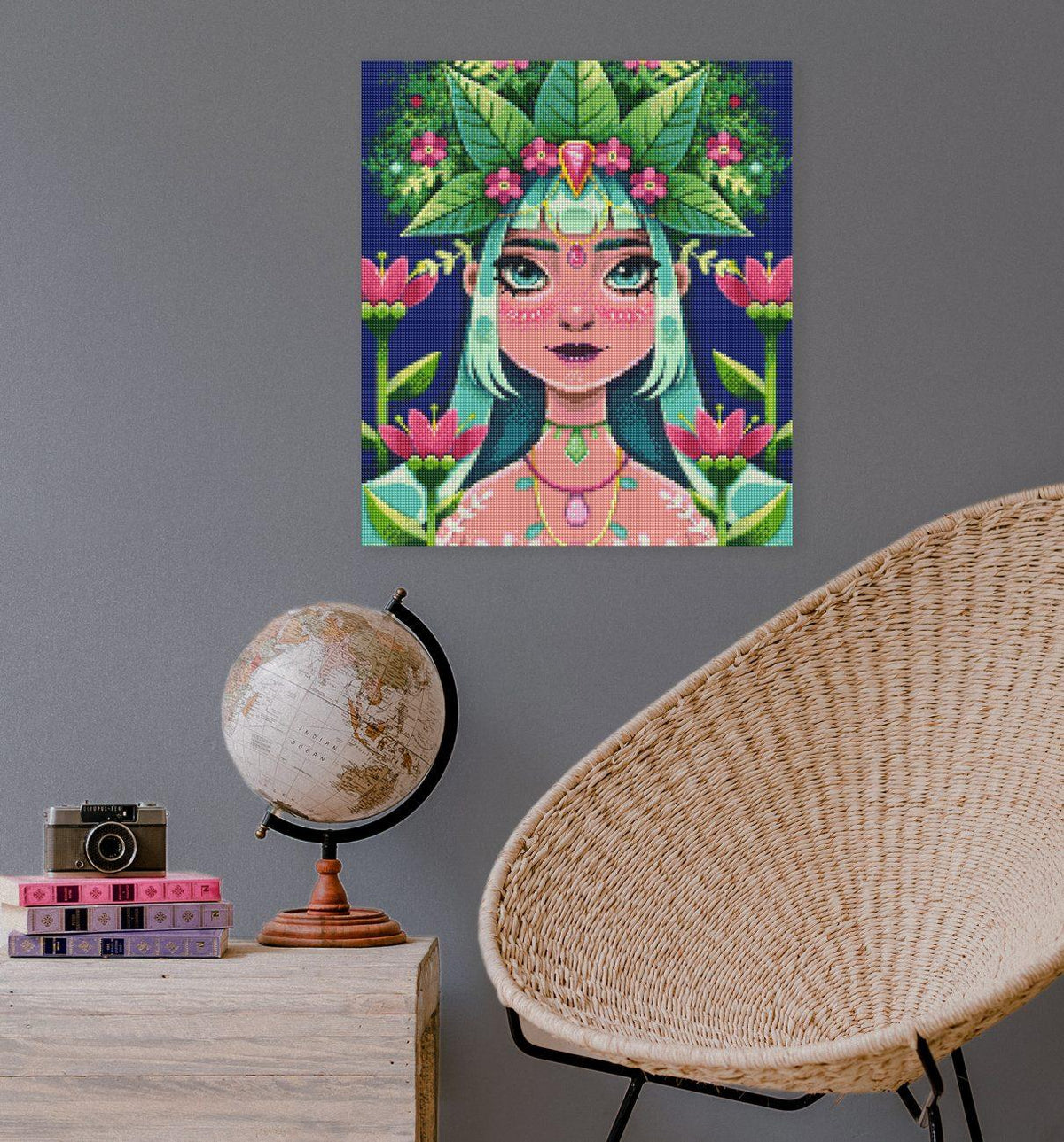 Exotisches Diamond Painting mit floral geschmücktem Mädchen als farbenprächtige Wanddekoration