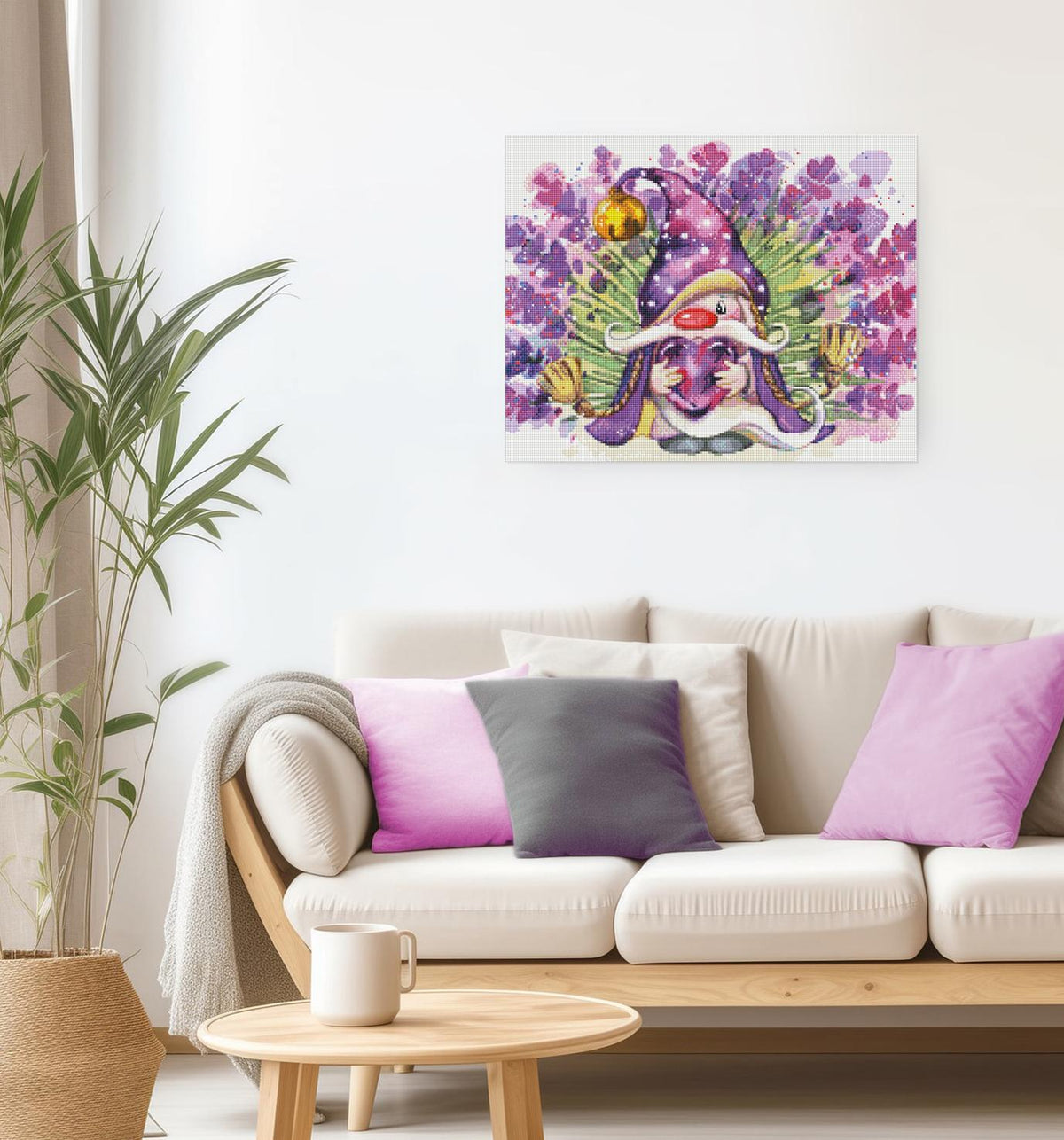 Niedliches Diamond Painting mit Lavendel-Gnom und herzförmigem Amethysten als zauberhafte Wanddekoration