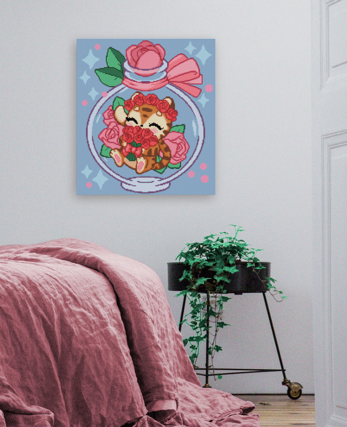 Niedliches Diamond Painting mit Tiger und Rosenstrauß im dekorativen Glasflakon als romantische Wanddekoration für Katzen- und Blumenliebhaber