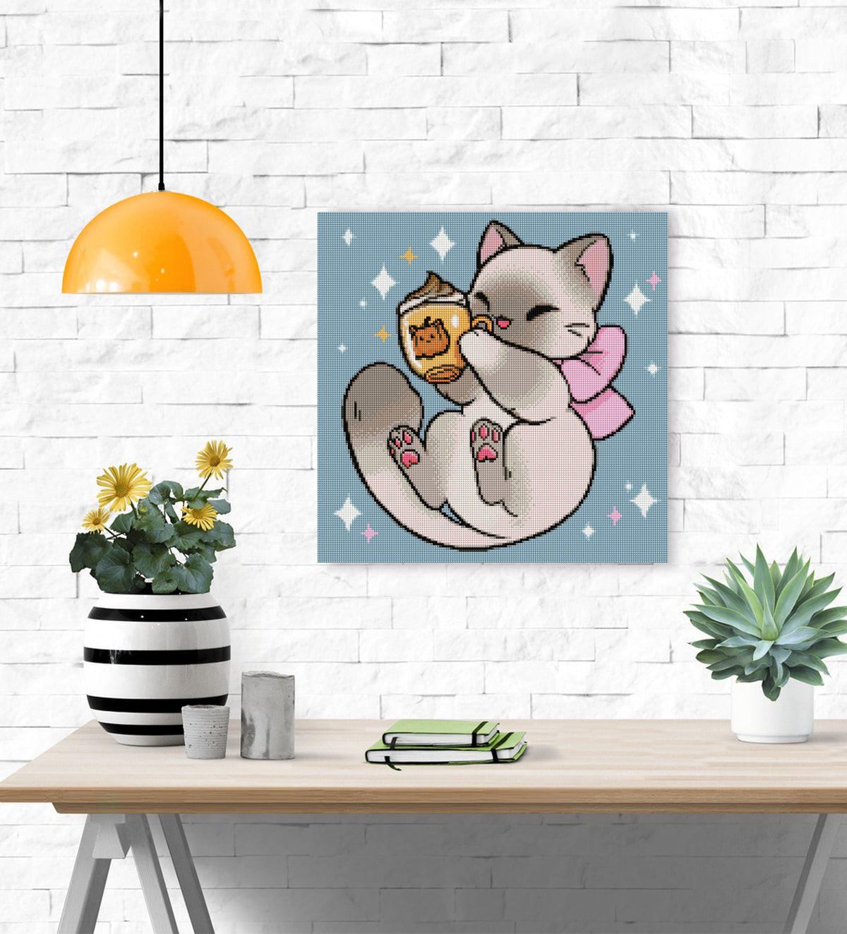 Diamond Painting Katze mit Tasse und Kürbis-Aufdruck als gemütlicher Herbstblickfang an der Wand